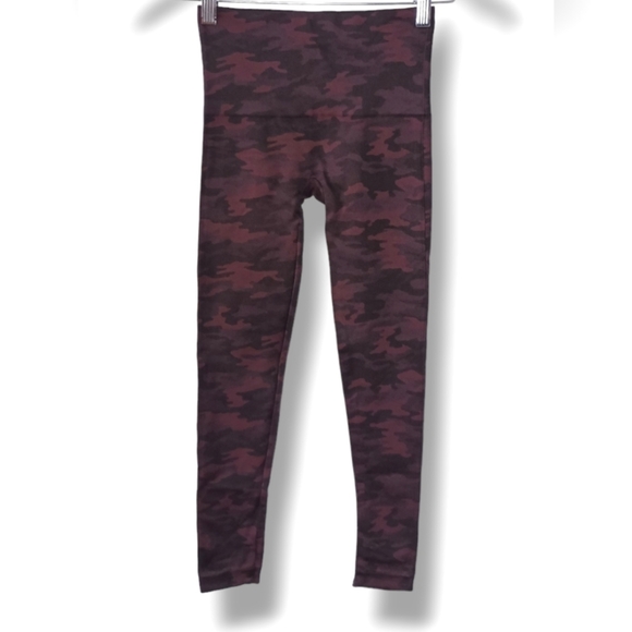 Spanx Look At Me Now Leggings in Red Camo - Picture 4 of 5